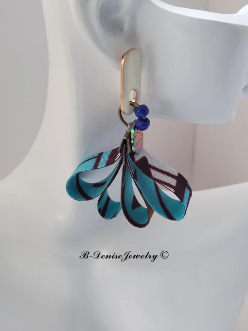 Originales Boucles d'orielles Puce ethnic !! TULIPS !! en tissu wax bois et acier T: 5.5cm x 3cm - C