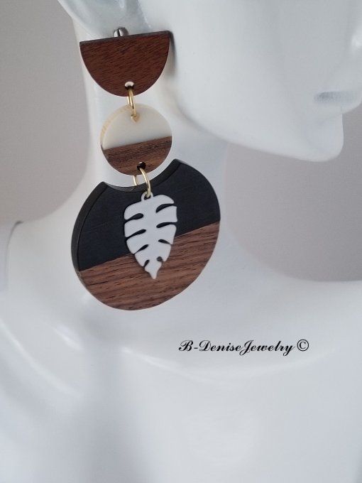 Boucles d'oreilles originales Puce en bois demi circle marron pendentif noir blanc marron en bois